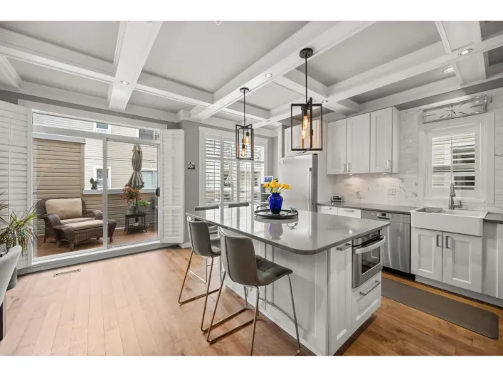 1157 VIDAL STREET, White Rock