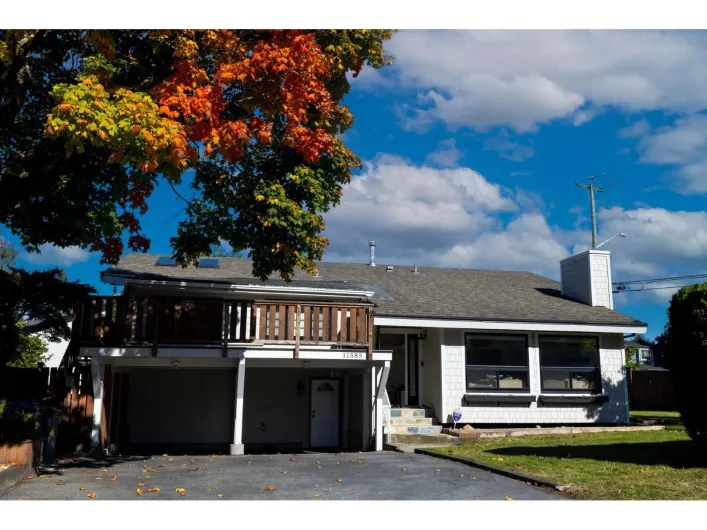 11585 ROYAL CRESCENT, Surrey