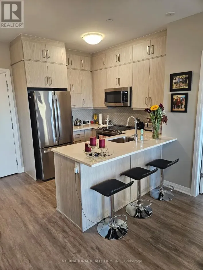116 - 95 DUNDAS STREET W, Oakville