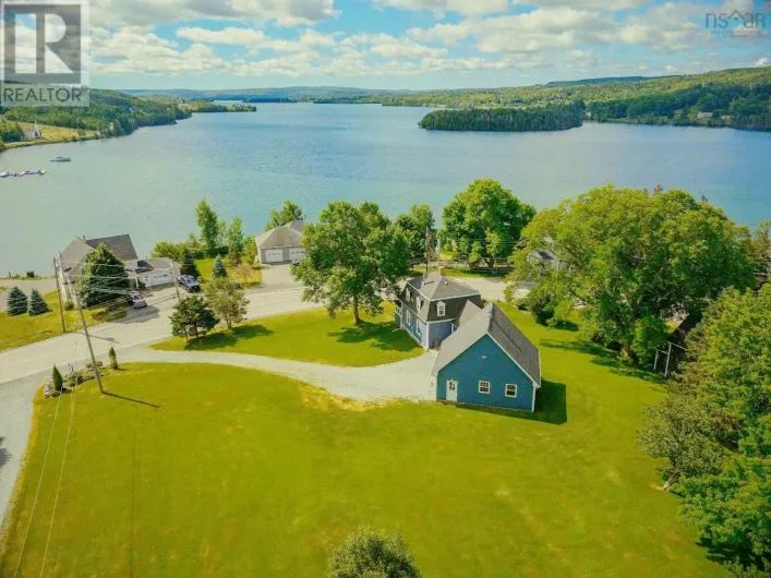 11633 Highway 16, Boylston