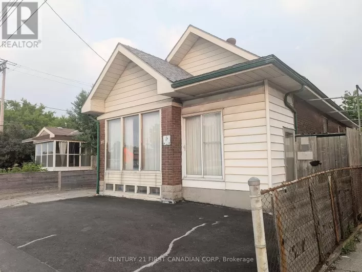 1169 OXFORD STREET E, London East