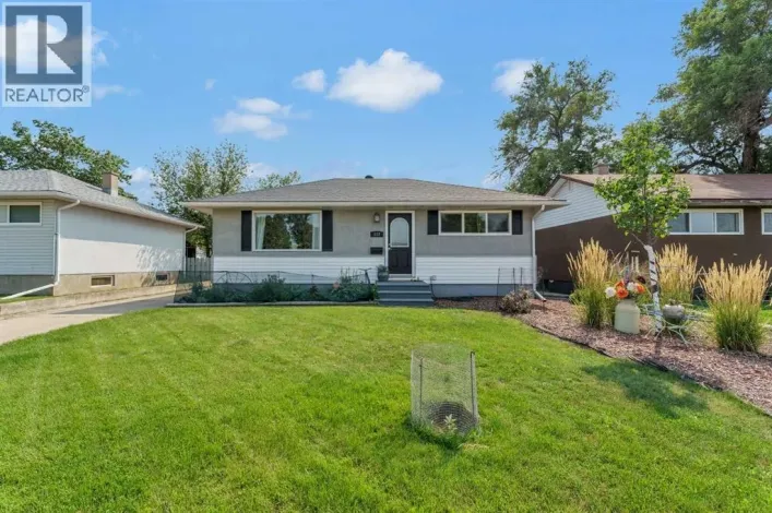117 14 Street NW, Medicine Hat