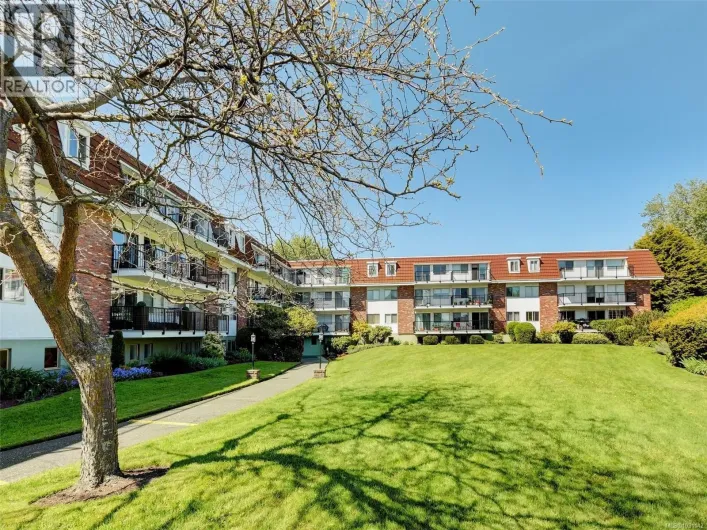 117 1680 Poplar Ave, Saanich