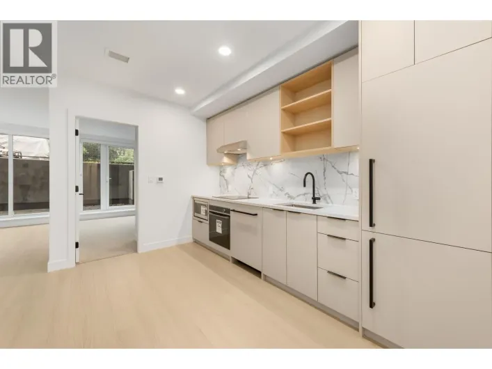 117 422 E 3RD STREET, North Vancouver