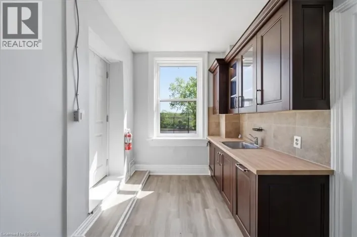 117 GRAND RIVER Street N Unit# A, Paris