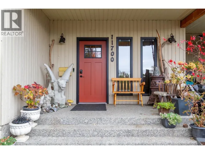 11700 Palfrey Drive W, Coldstream