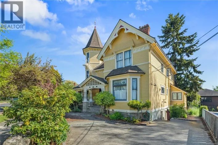 1171 Rockland Ave, Victoria