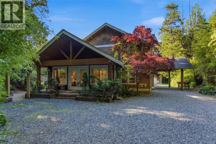 1177 Lynn Rd, Tofino