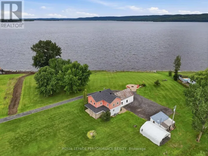 1178 BAY ROAD, Champlain