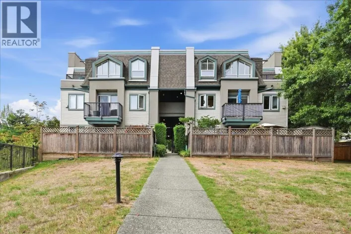 118 217 BEGIN STREET, Coquitlam