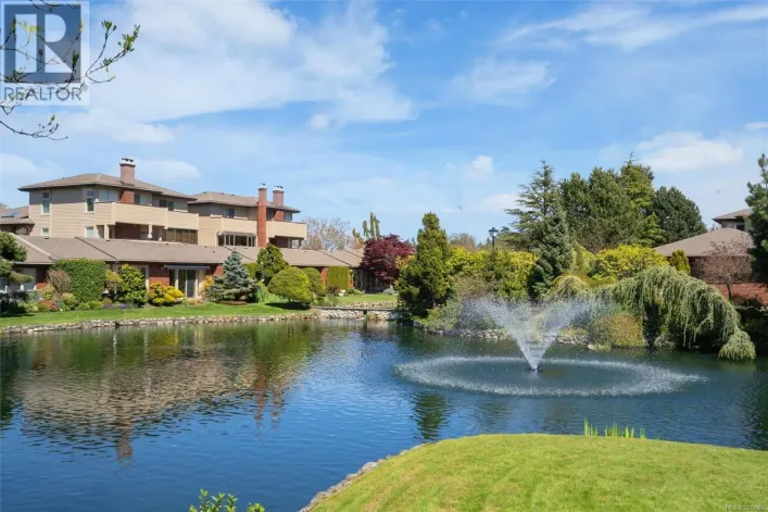 118 2345 Cedar Hill Cross Rd, Oak Bay