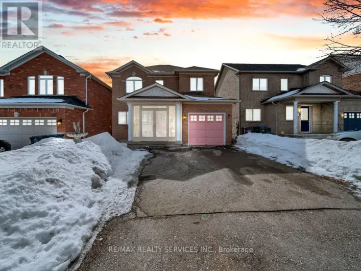 118 QUEEN MARY DRIVE, Brampton