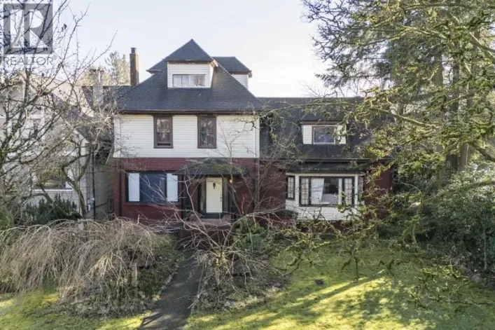 118 QUEENS AVENUE, New Westminster