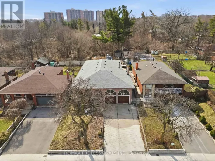 118 TANDRIDGE CRESCENT, Toronto