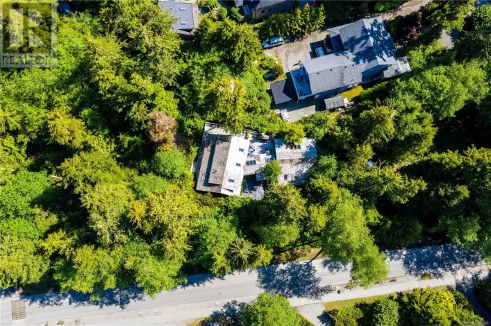 1180 Lynn Rd, Tofino