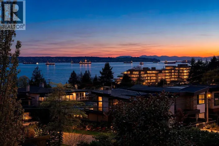 1183 DUCHESS AVENUE, West Vancouver