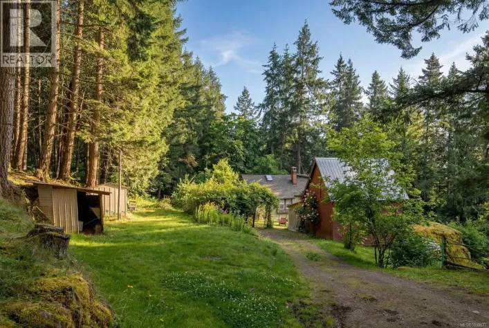 1183 Hillgrove Rd, North Saanich