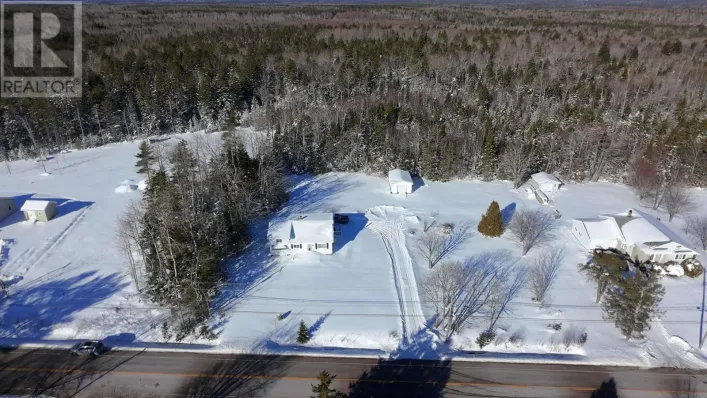 11845 Highway 2, Leamington