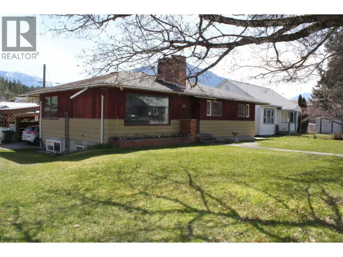 119 2nd Avenue NW, Nakusp