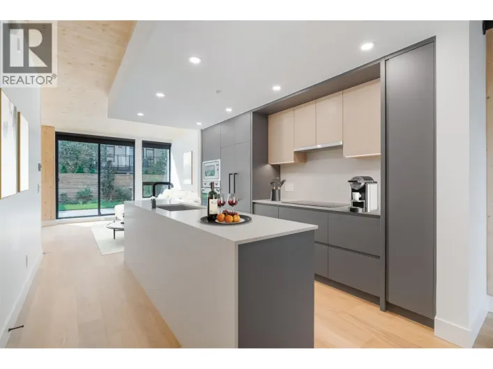 119 310 SALTER STREET, New Westminster