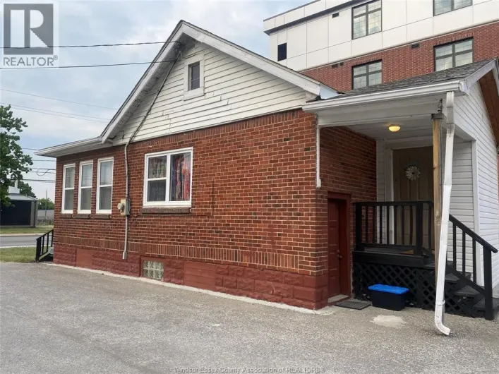 11933 TECUMSEH ROAD East, Tecumseh