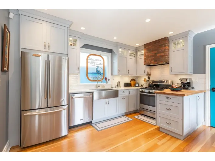 1196 HABGOOD STREET, White Rock