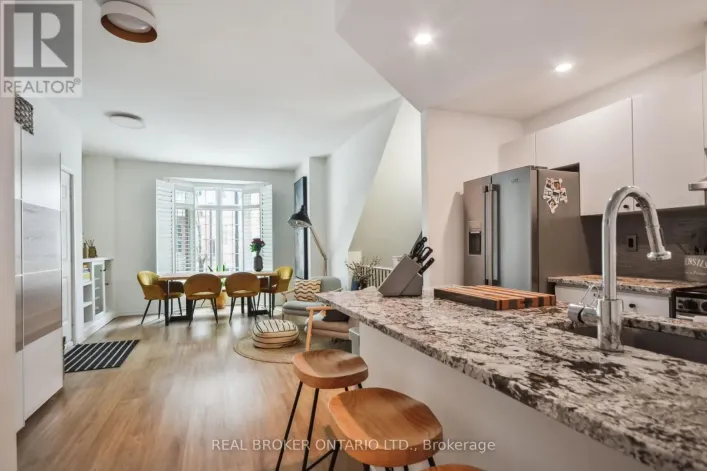 12 - 11 NIAGARA STREET, Toronto
