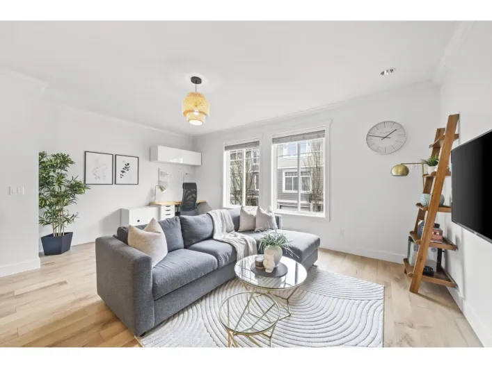 12 15399 GUILDFORD DRIVE, Surrey