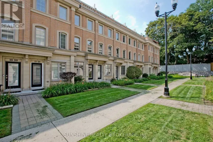 12 - 20 HARGRAVE LANE, Toronto