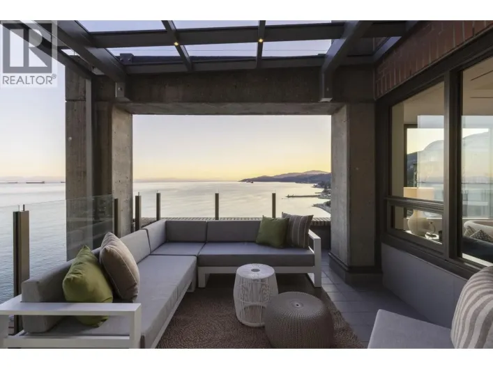 12 2250 BELLEVUE AVENUE, West Vancouver