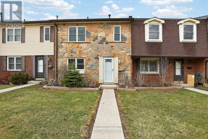 12 - 2825 GANANOQUE DRIVE, Mississauga