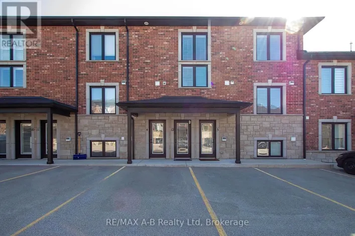 12 - 3199 VIVIAN LINE 37, Stratford