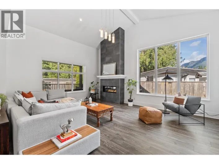 12 3295 SUNNYSIDE ROAD, Anmore