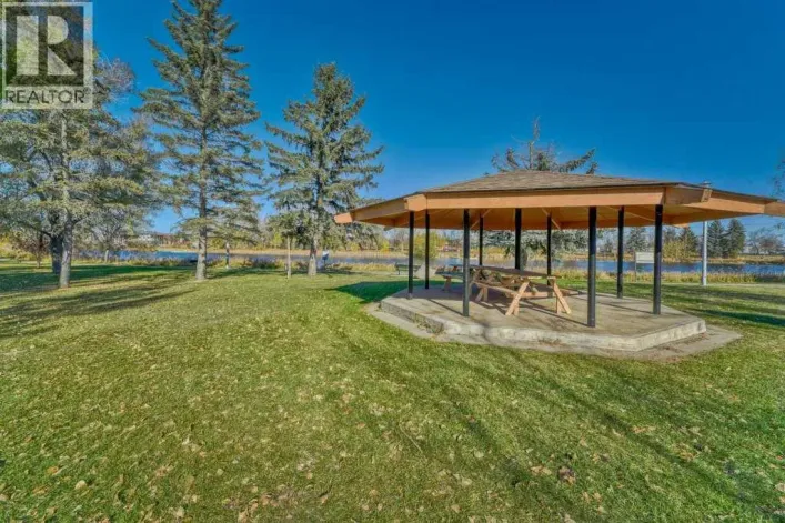 12, 606 Lakeside Boulevard, Strathmore