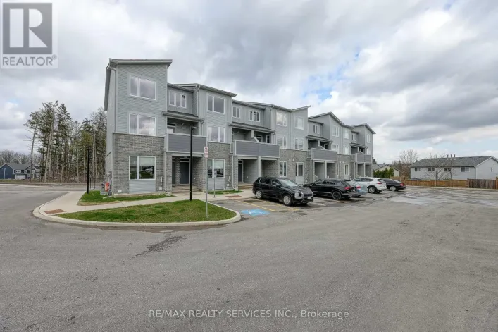 12 - 925 DEVERON CRESCENT, London South