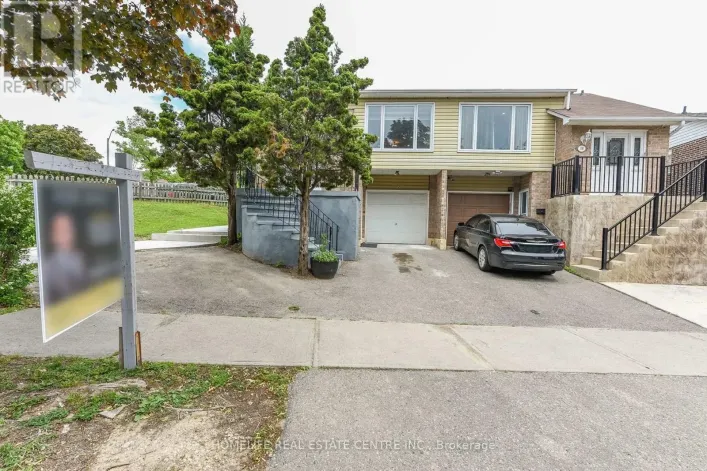12 COURTLEIGH SQUARE, Brampton