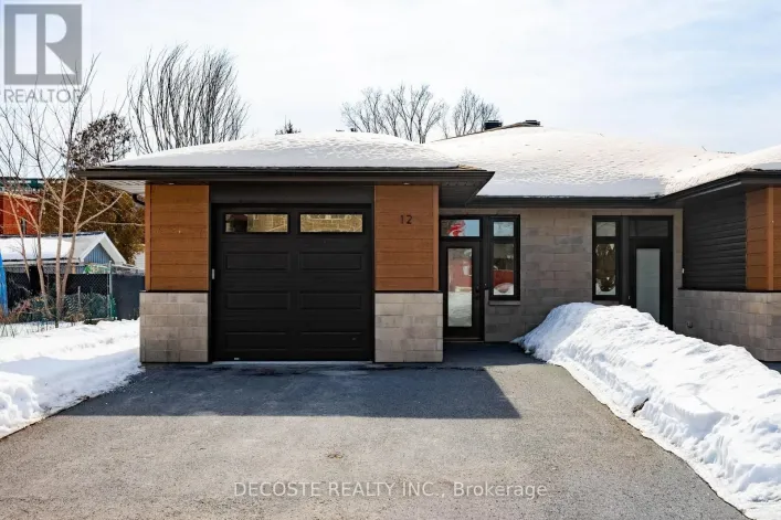 12 ELGIN STREET W, North Glengarry