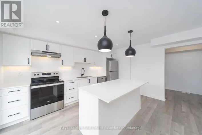 12 HAY LANE, Barrie