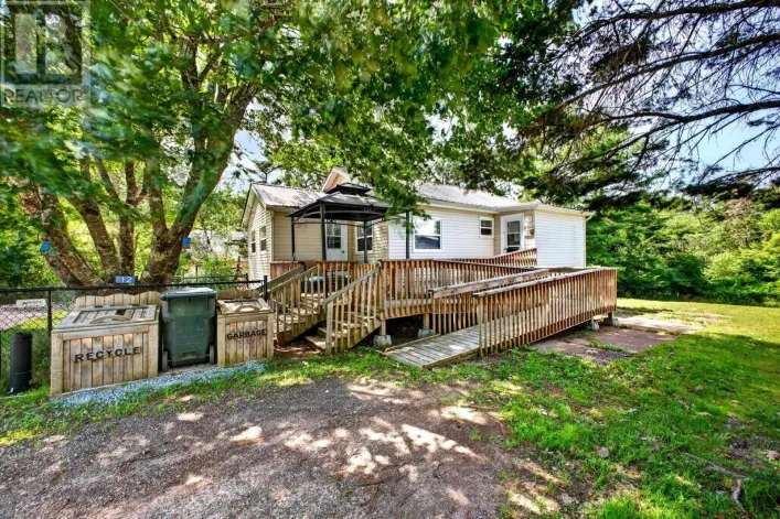 12 HIGHLAND Avenue, Brookfield