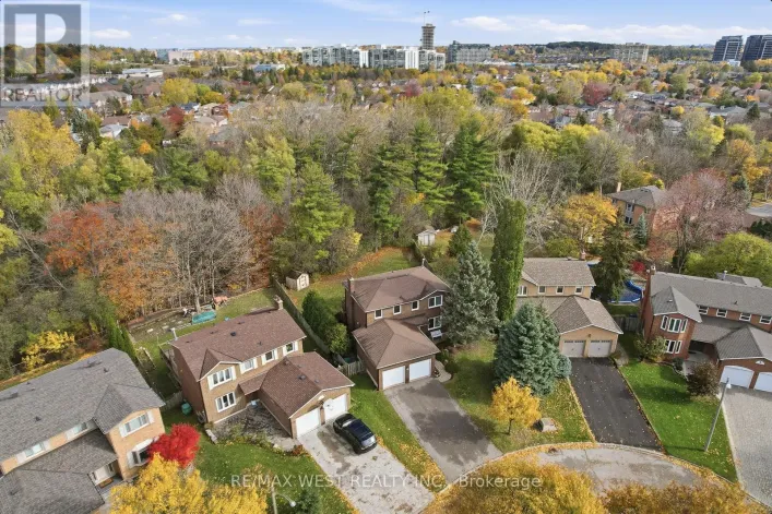 12 LIPPINCOTT COURT, Richmond Hill