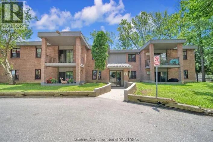 12 Montgomery DRIVE Unit# C103, Wallaceburg