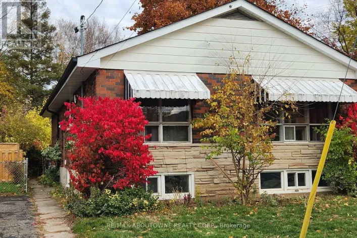 12 RAMSEY CRESCENT, Hamilton