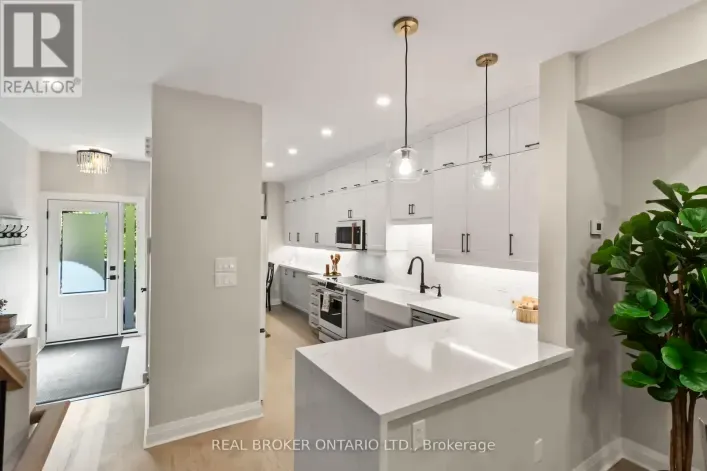 12 ST. JAMES COURT, Toronto