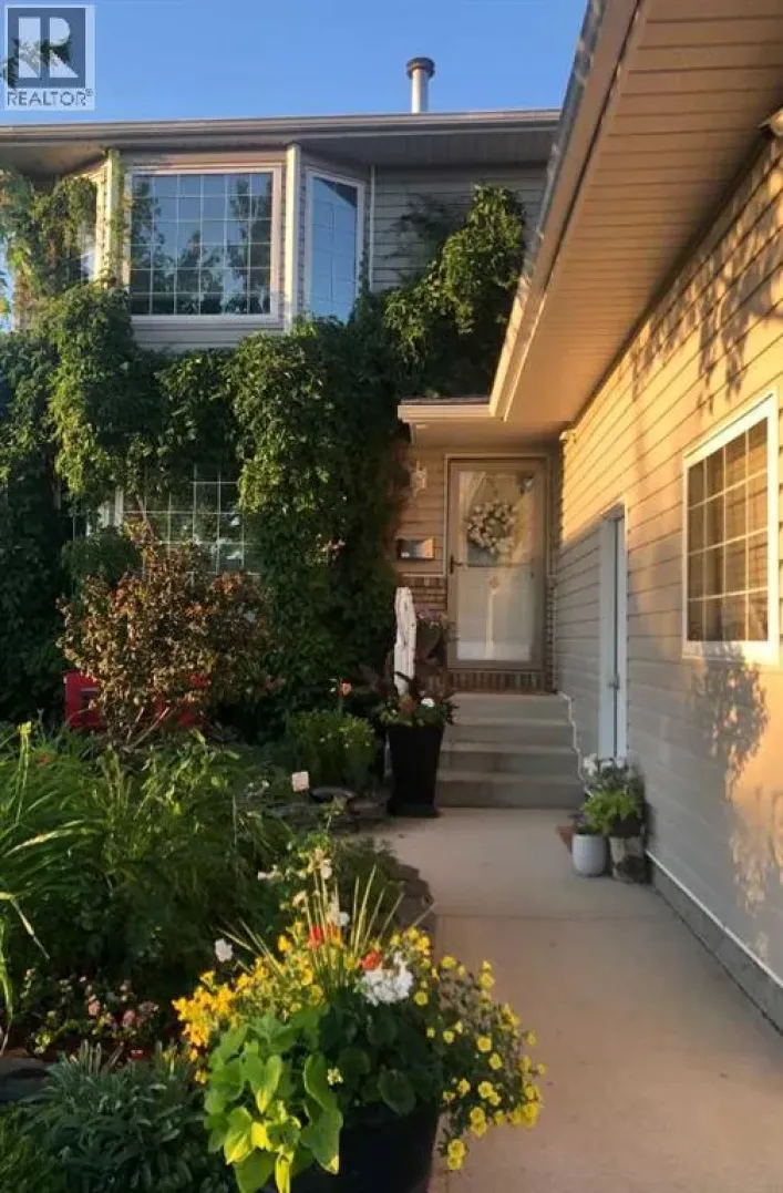 12 Sunrise Court SW, Medicine Hat