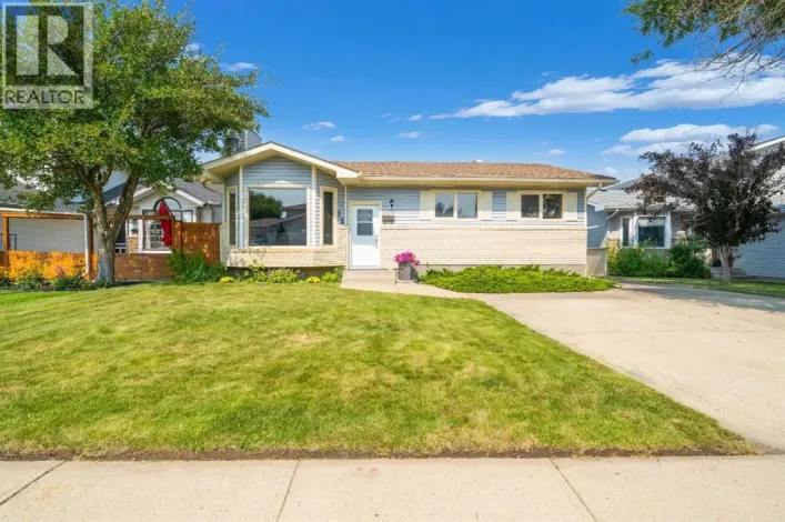 12 Swan Way SE, Medicine Hat