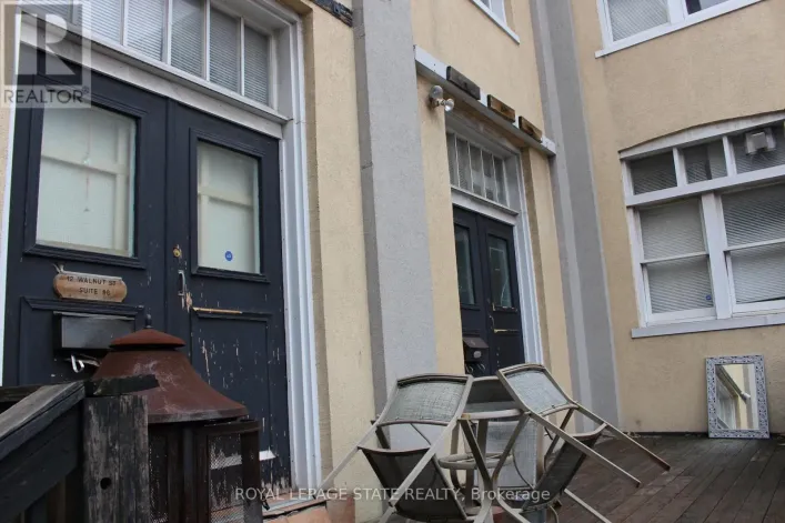 12 WALNUT STREET S, Hamilton