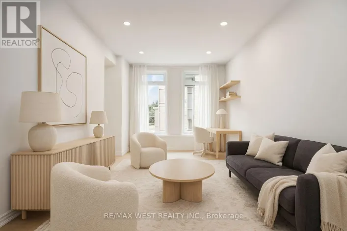 120 - 11 APPLEWOOD LANE, Toronto