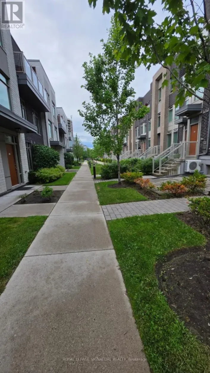 120 - 11 APPLEWOOD LANE, Toronto