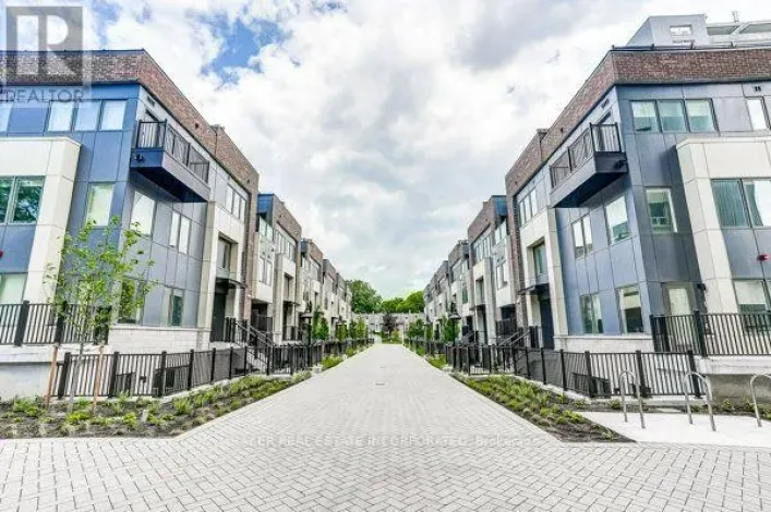 120 - 31 FARMSTEAD ROAD, Toronto