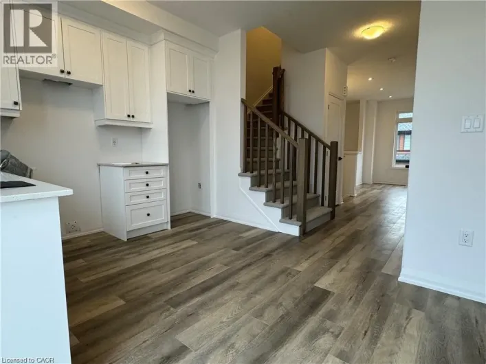 120 COURT Drive Unit# 23, Paris